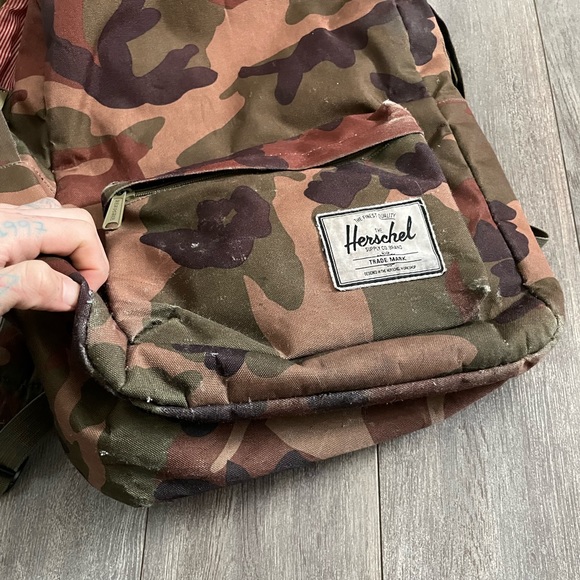 Camouflage Herschel backpack - Picture 3 of 4